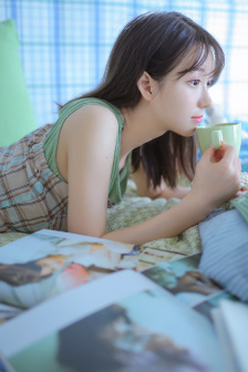 大手从衣服伸进去小说